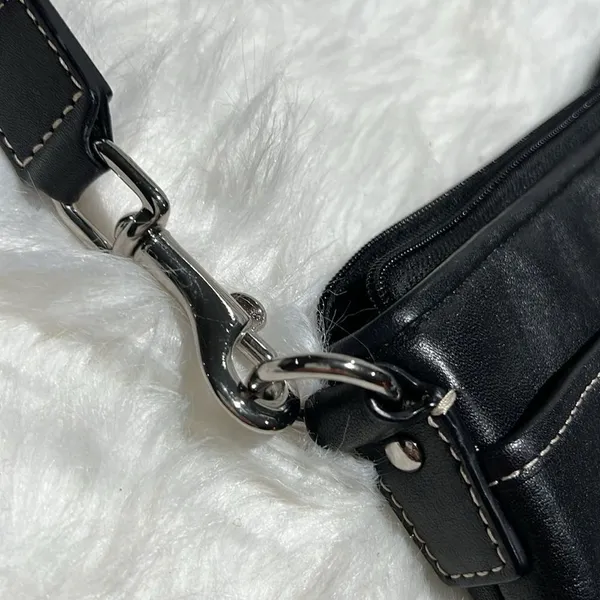 COACH Black Leather SOHO‎ Swing Pack Purse Crossbody Bag B94 - Image 4