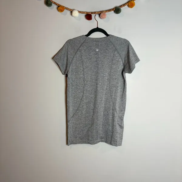 Lululemon grey short sleeve Swiftly Tech top - Image 3