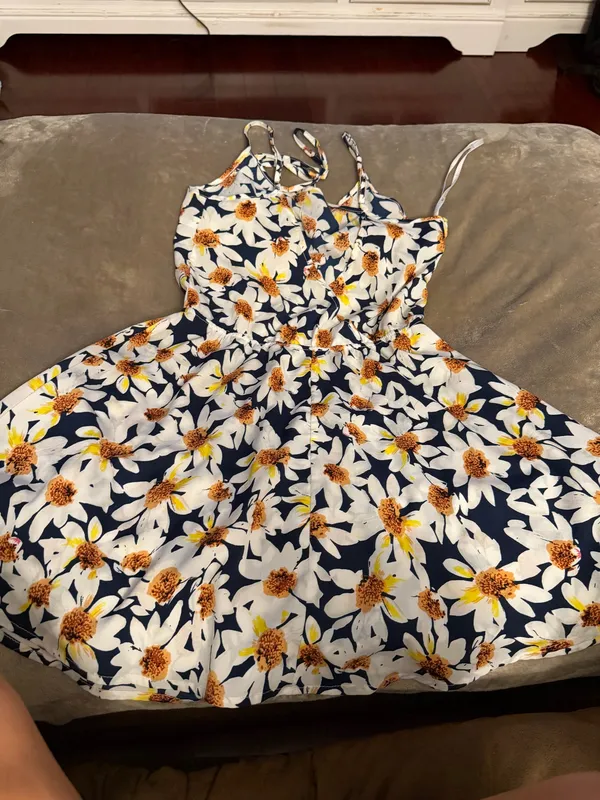 TJ Maxx White and navy floral dress - Image 2