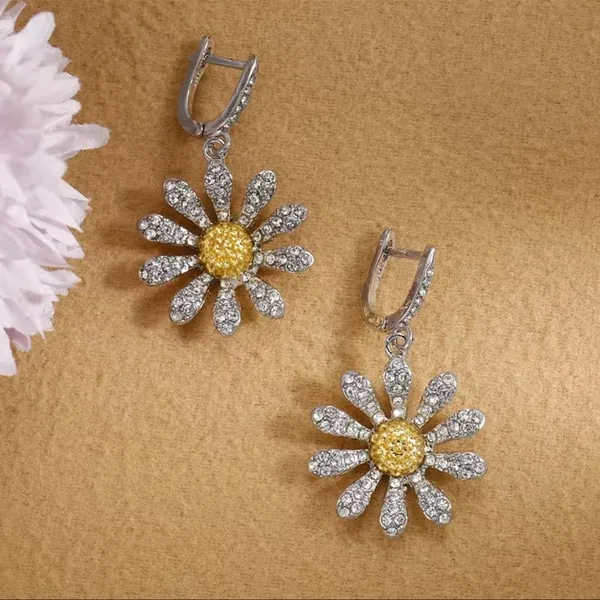 Boutique Sparkling Daisy Earrings 925 silver plated NWT - Image 2