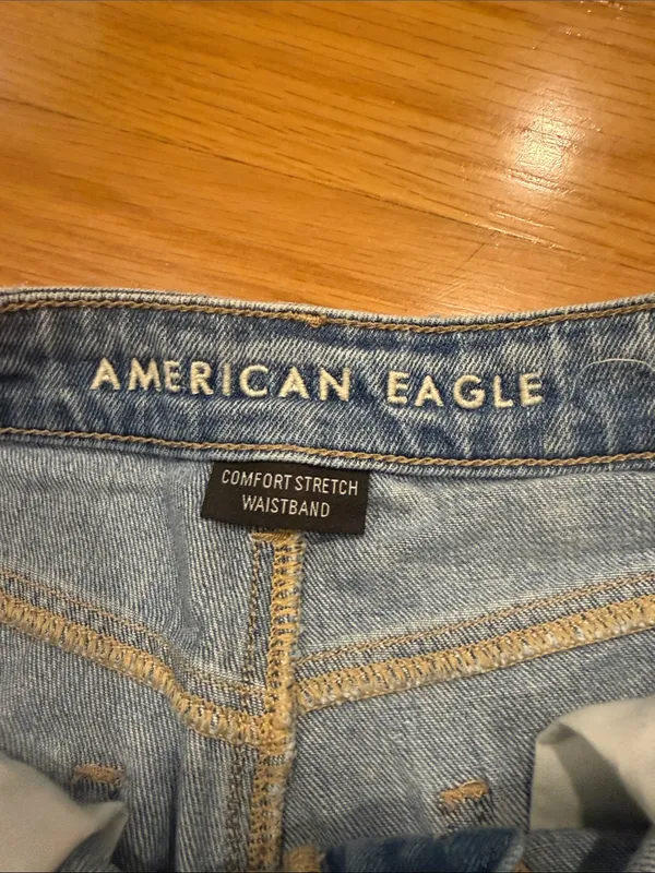 American Eagle women’s mom Jean shorts size 00. - Image 3
