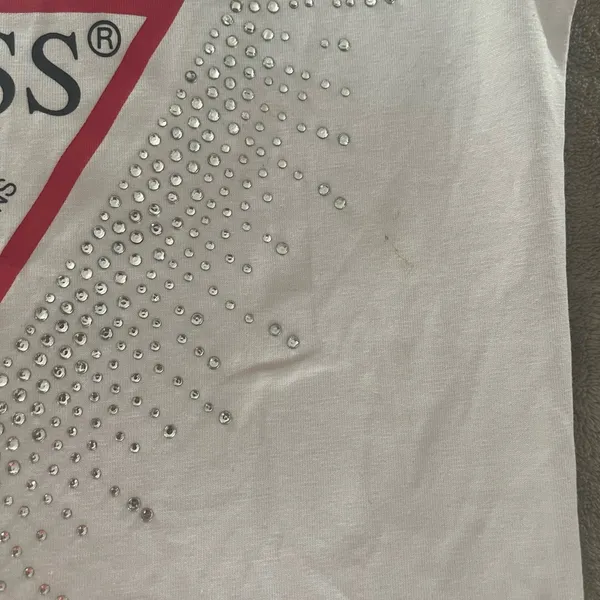 💋NWT GUESS Women's Short Sleeve Crew Neck Star Triangle Tee Shirt, Size XS - Image 5