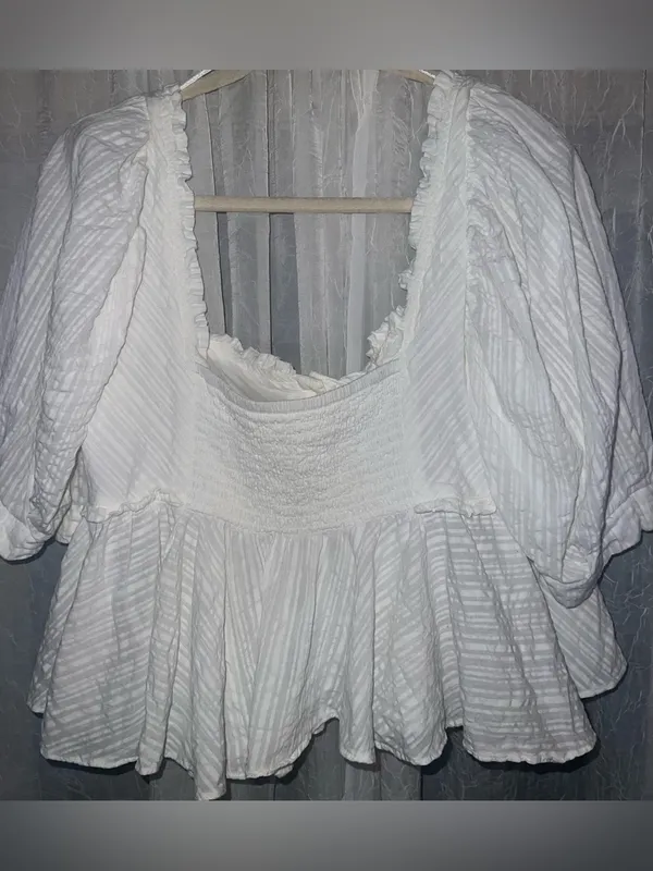 Free People Leave it to Me Babydoll Cotttagecore Prairie white flowy crop top M - Image 4