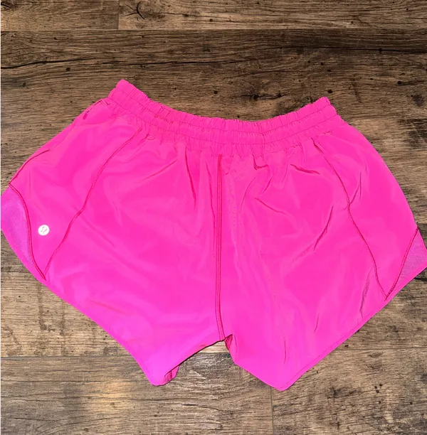 Lululemon Shorts Hotty Hot 2.5" - Image 2
