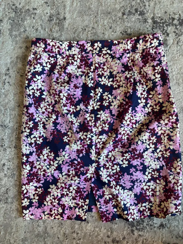 J.Crew The Floral Pencil Skirt Woman's Size 4 - Image 3