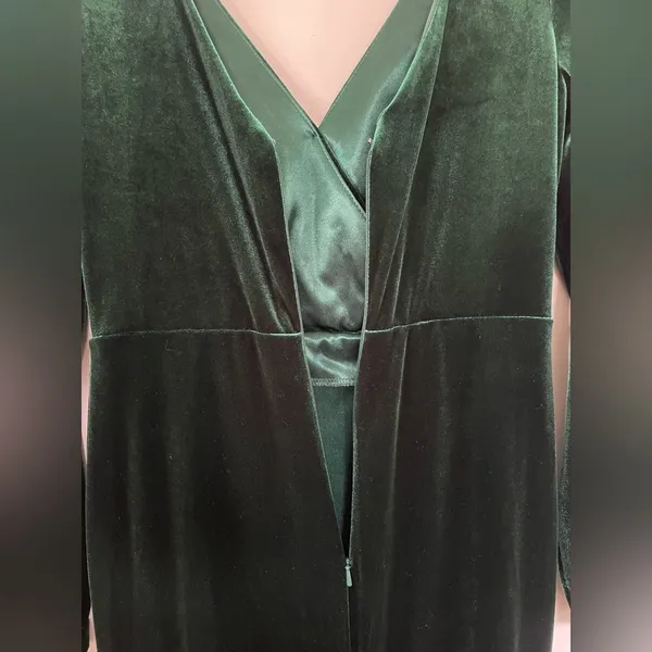 REVELRY Vera Velvet Dress in Emerald Green Size 4 | Evening | Bridesmaid Dress - Image 8