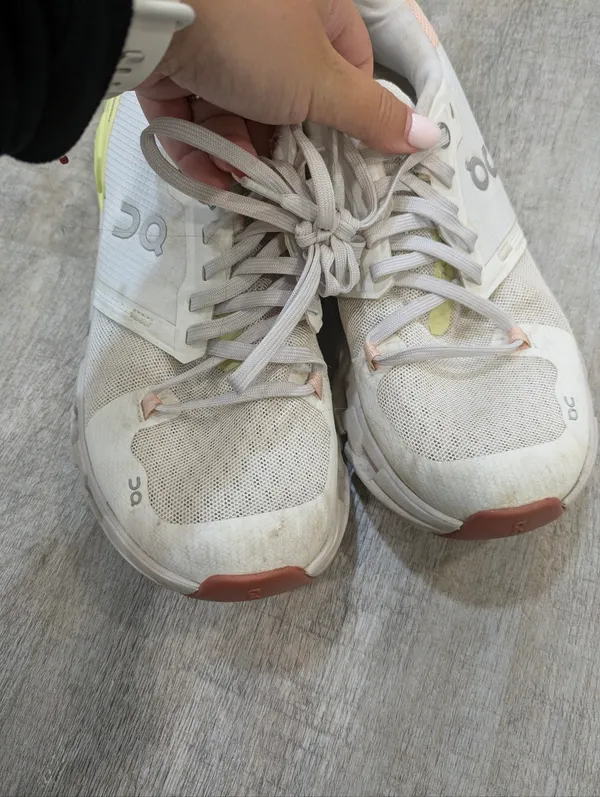 On Cloudflyer 4 Running Sneakers Size 7.5 Pink - Image 3