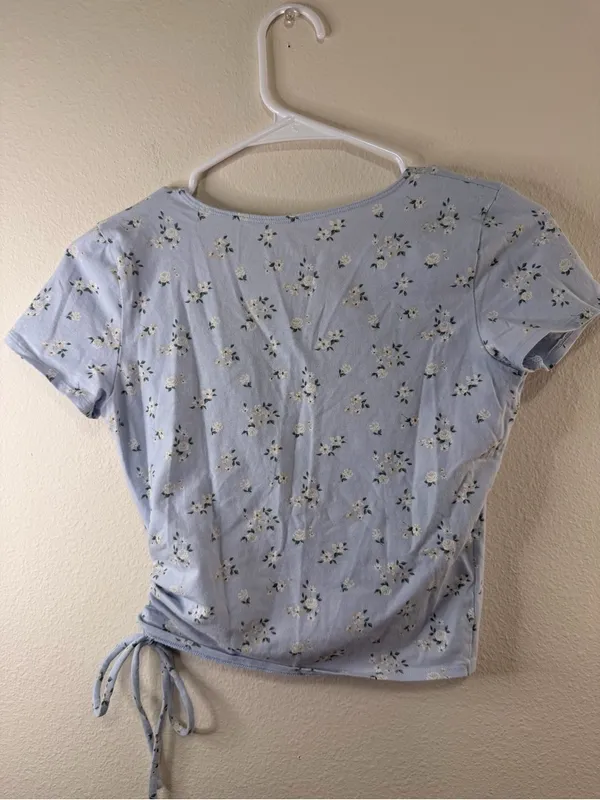Hollister Baby Blue Floral Wrap Ruched Crop Top - Image 2