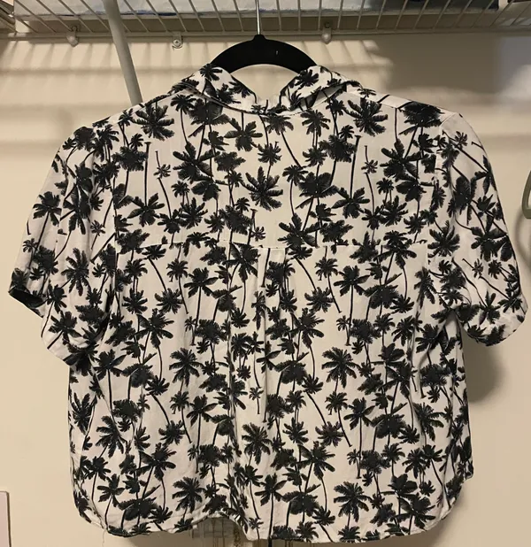 Love Note Hawaiian Cropped Button Up - Image 2
