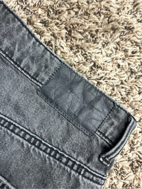 H&M & Denim High-Waist Black Wash Denim Women's Shorts Sz 12 - Image 5
