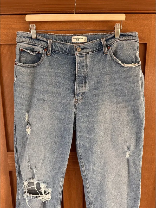 Abercrombie & Fitch The Dad Jean High Rise Distressed Women’s size 33 / 16 Reg - Image 4