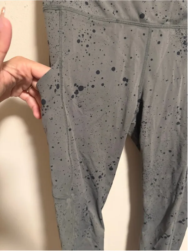 Vuori Stride Legging Oregano Splatter Pocket- Size Small - Image 8