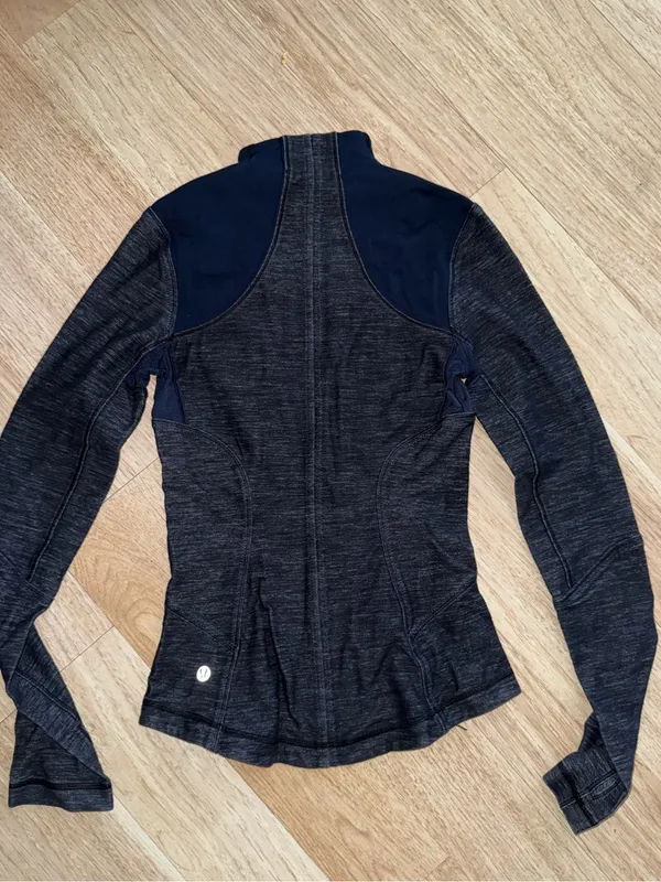 Lululemon Forme Jacket  Denim Wash Size 2 - Image 2