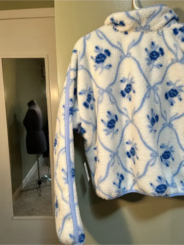 Old Navy Women’s Sz Medium Sherpa Quarter Zip Sweatshirt White Blue Floral Print - Image 7