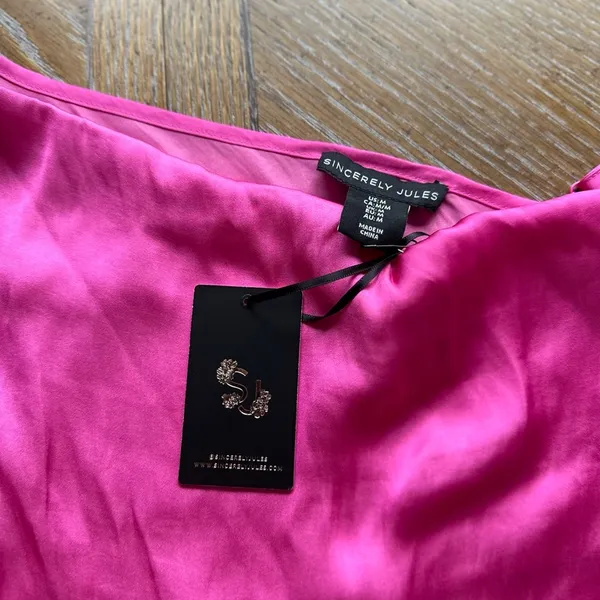 Sincerely Jules hot pink top nwt medium - Image 2