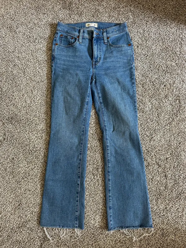Madewell Jeans Mid-Rise Kick Out Crop - Image 2