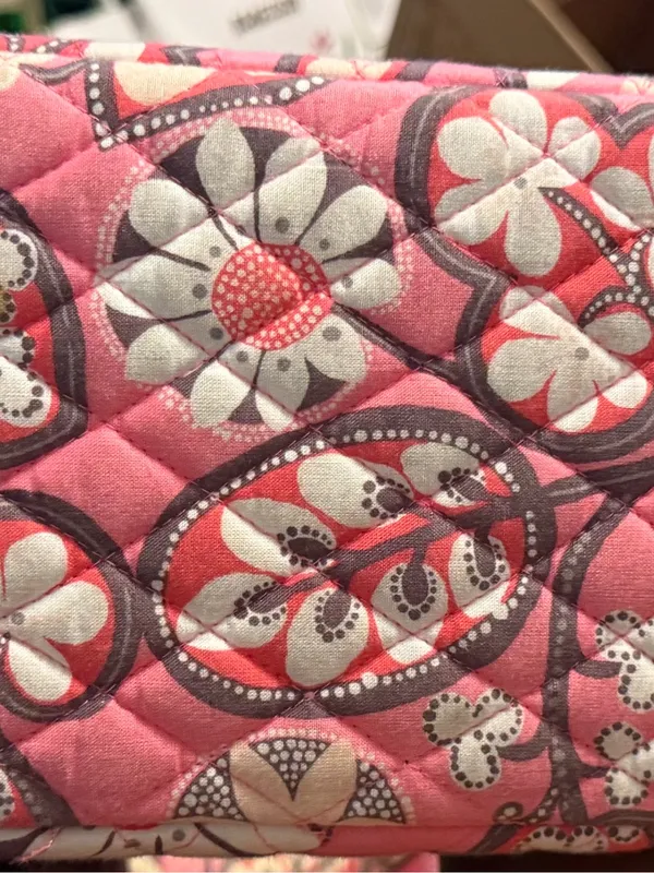 UPDATE Vera Bradley Floral Purse Shoulder Bag WEAR fading small hole corners - Image 5