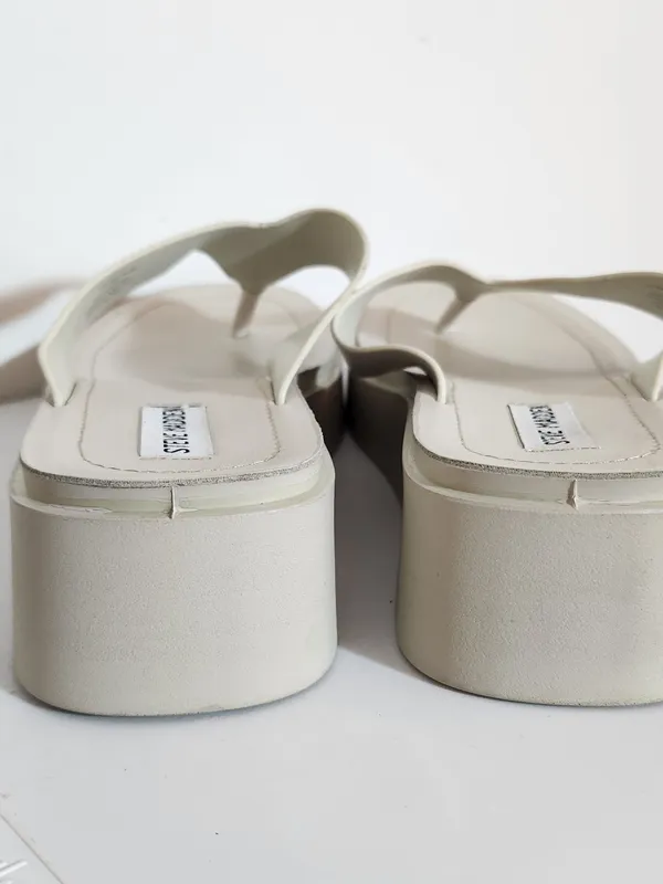 Steve Madden Cream Platform Flip Flop Sandals Size 10 Flaw - Image 3