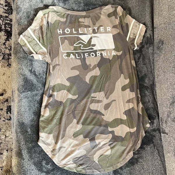 Hollister Camo Tshirt - Image 4
