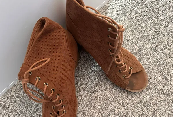 Quipid Short brown-tan boots with laces - Image 2