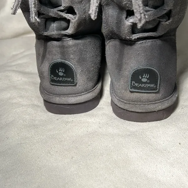 BEARPAW Phylly Sheepskin Lined Suede Womens Pull On boots. Gray size 6. - Image 5
