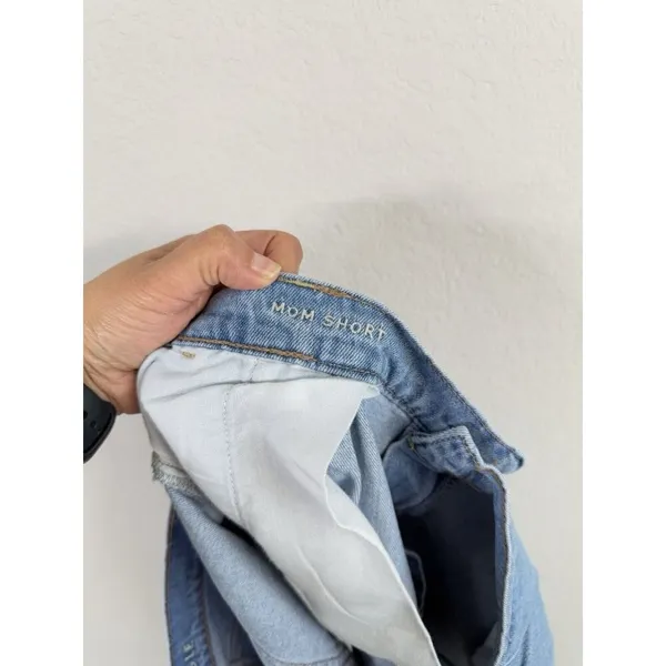 American‎ Eagle Women’s Pleated Front Moms Shorts Light Blue Wash Denim Size 20 - Image 7