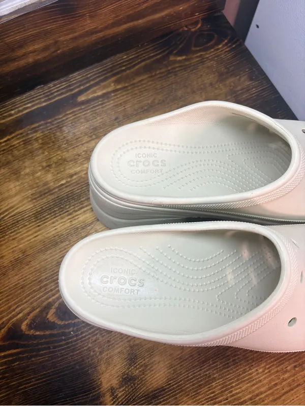 Crocs tan heeled mules size 12 - Image 7