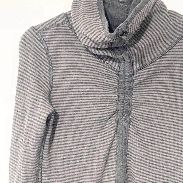 LULULEMON Gray Striped Reversible Funnel‎ Neck IN A CINCH Sweatshirt - Image 2