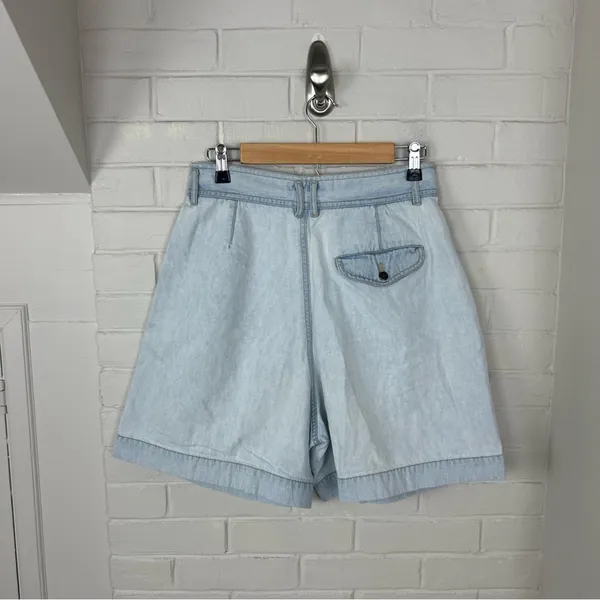 Vintage Liz Wear Liz Claiborne Light Wash Pleated Denim Shorts Size 12 - Image 10