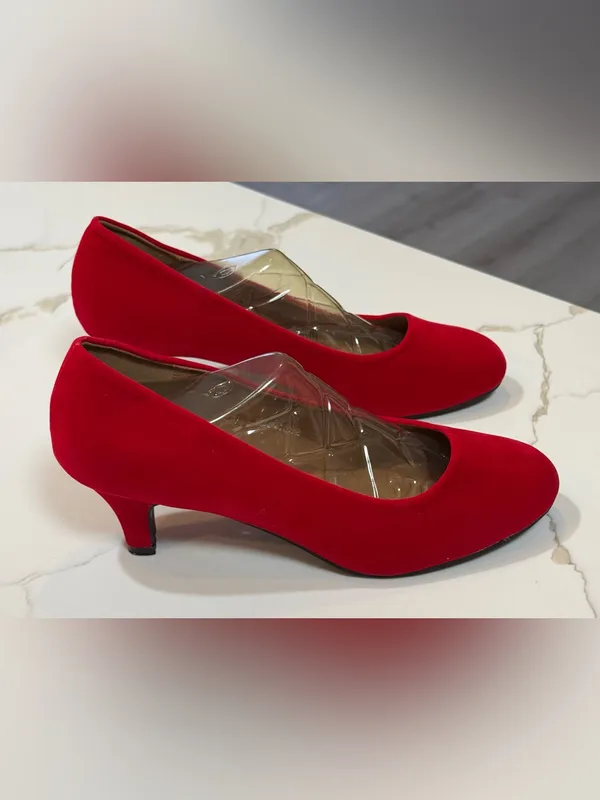MAIERNISI JESSI Women's Classic Round Toe Pump Kitten Low Heel Velvet Red Shoes - Image 7