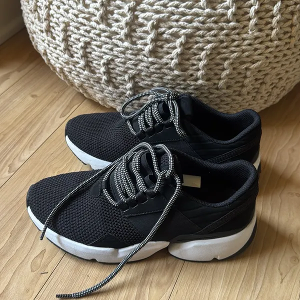 AV RE BLACK SNEAKERS Size 7 - Image 3