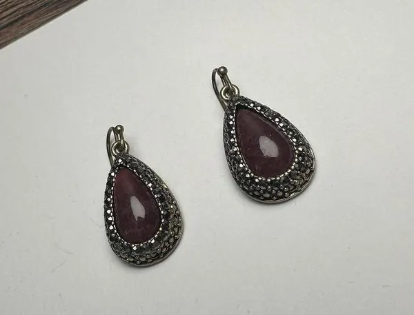 Lia Sophia Plum Red Teardrop Rhinestone Dangle Pierced Earrings Bronze Tone - Image 11
