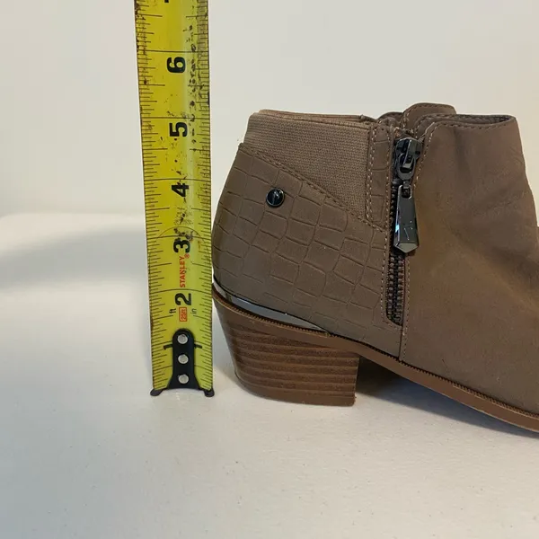 Vera Wang Simply Vera women’s tan brown faux‎ leather block heel ankle boots 7.5 - Image 8