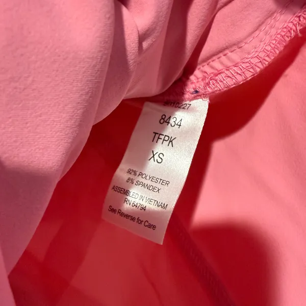 Med Couture Peaches Women's 2 Pocket Stretch V-neck Scrub Top Size XS Pink NWT - Image 4