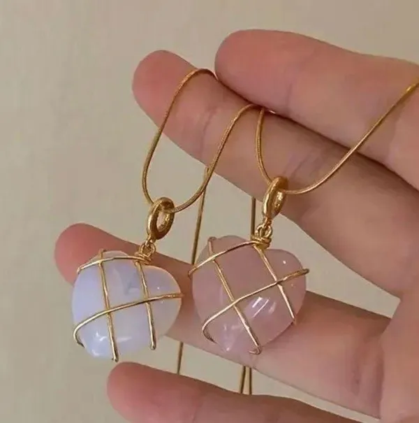 Pink Color Heart Shape Elegant Neckalce - Image 3
