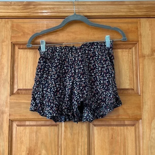Hollister Navy Floral Shorts XS - Image 2