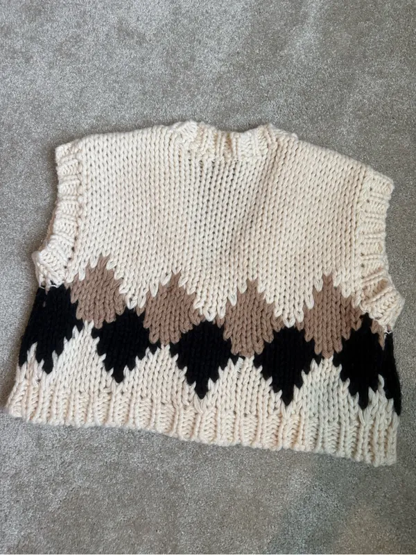 Lumiere Cream V-Neck Cropped Knit Vest with Beige and Black Argyle - Image 2