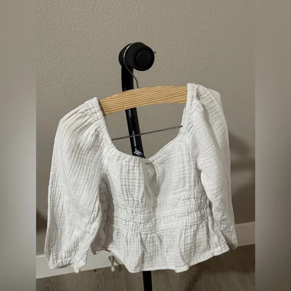 Old Navy White Textured Blouse - Image 4