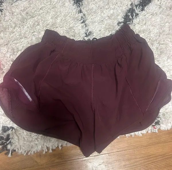 Lululemon Hotty Hot Low-Rise Lined Short 2.5 - Image 2
