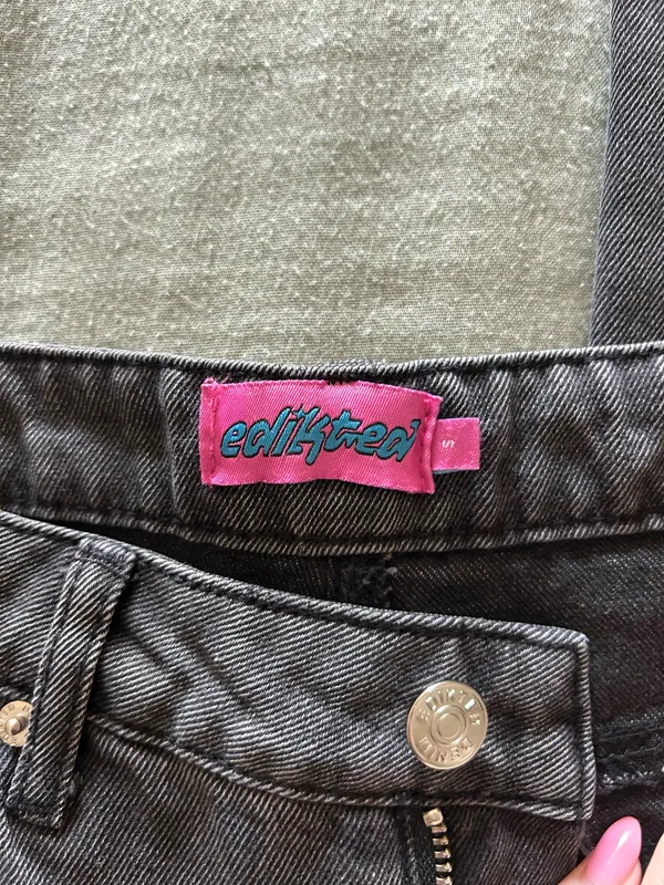 Edikted Low-Rise Jeans - Image 4