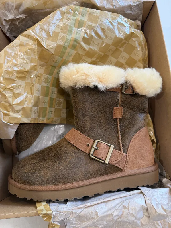 UGG Boots Classic - Image 3