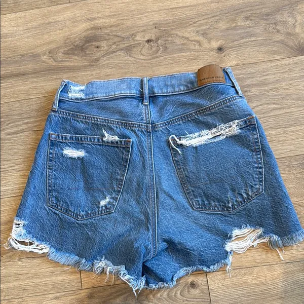 AMERICAN EAGLE Highest Rise 90’s Boyfriend Short Distressed Denim Size 6 - Image 2