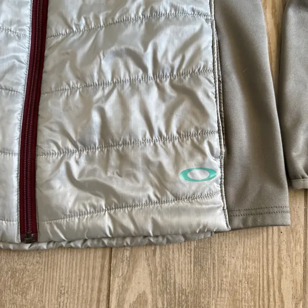 Oakley Women's Gray/Maroon Quilted Full Zip Insulated Jacket Logo Size-L - Image 2