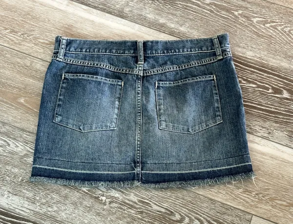 Old Navy Sz 8 Way Too Cute Blue Jean Mini Skirt - Image 4