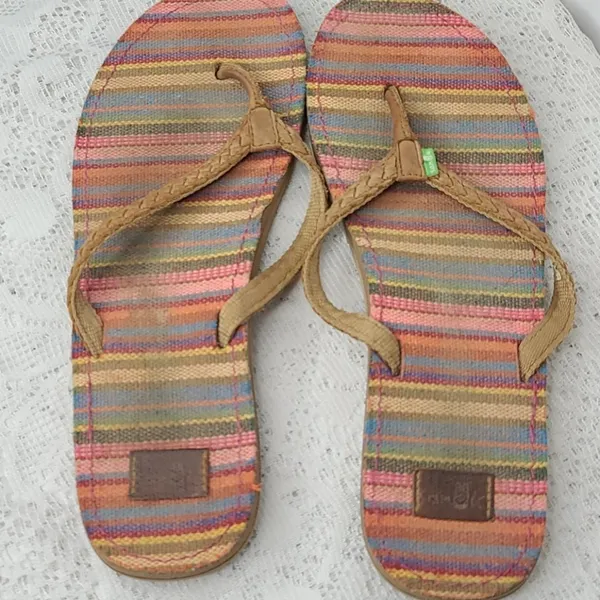 Sanuk striped slip on thong sandals sz 10 - Image 4