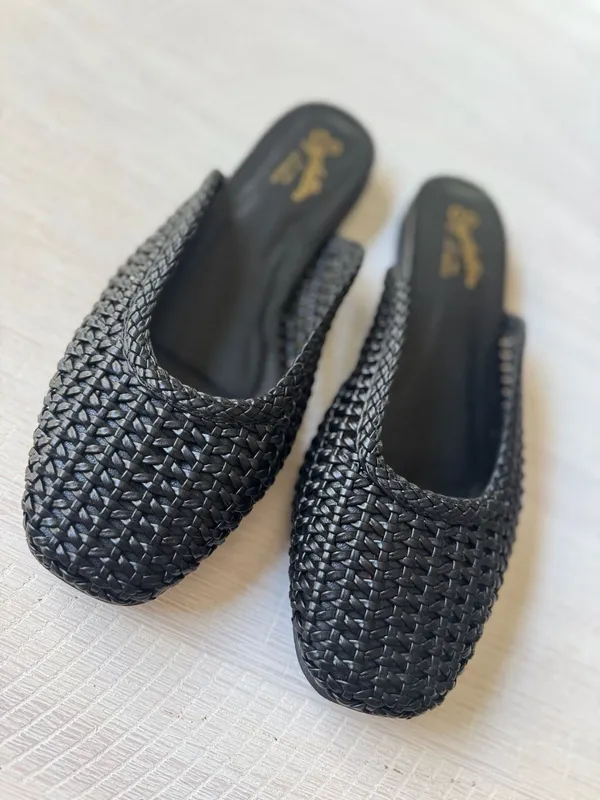 Seychelles Black Woven Mule Slide Sandals Size 9.5 - Image 3