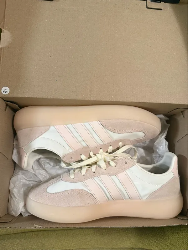 Adidas tennis shoes light pink sneakers - Image 2