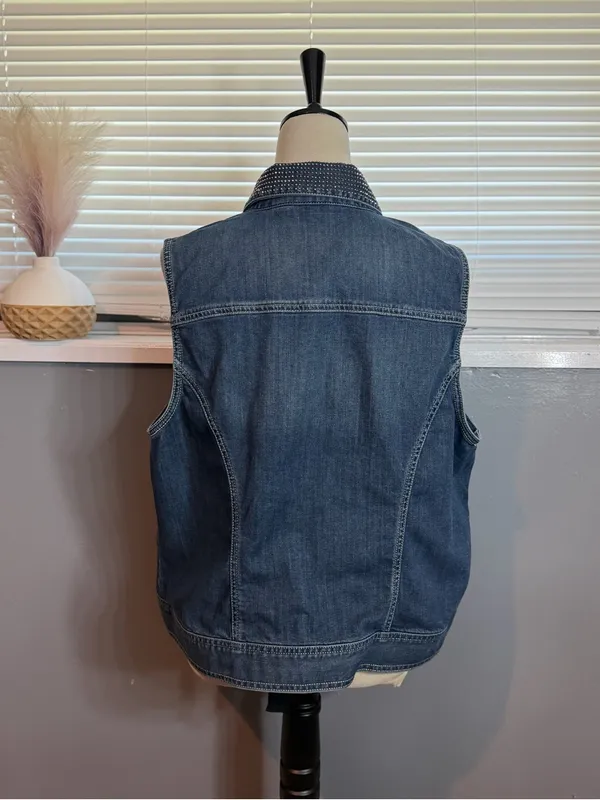 Chico’s Platinum Denim Rhinestone Collar Sleeveless Stretch Jean Vest Size 3 XL - Image 6