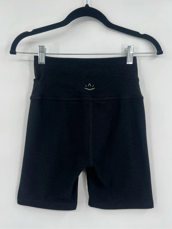 Beyond Yoga At Your Leisure High-Rise Biker Shorts V-Waist Space Dye Black Small - Image 6