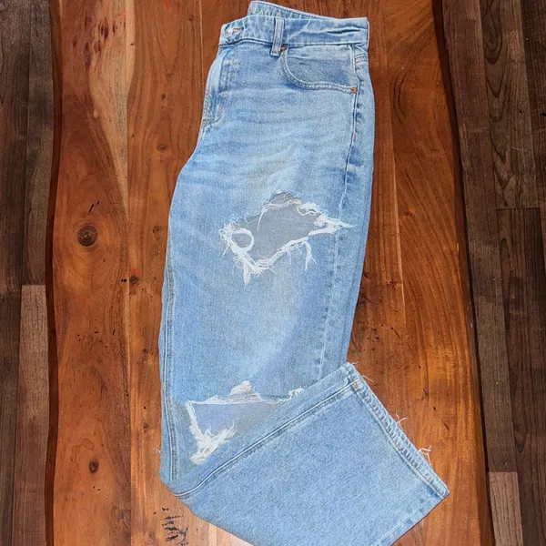 American Eagle Outfitters Light Blue Distressed Boyfriend Jeans - Image 9